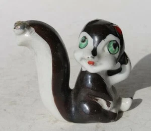 Skunk Figurine Cartoon Comic Style Ceramic Porcelain Hand Painted Made in Japan - Picture 1 of 1