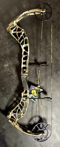 Bear Archery THP Adapt2 70 pound Right Hand Bottomland New - Picture 1 of 3