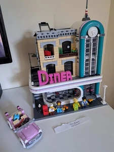 LEGO CREATOR: Downtown Diner (10260) - Picture 1 of 5
