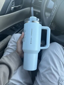 Starbucks x Stanley Spring Blue 2024 exklusiver Becher (unveröffentlicht) - Bild 1 von 1