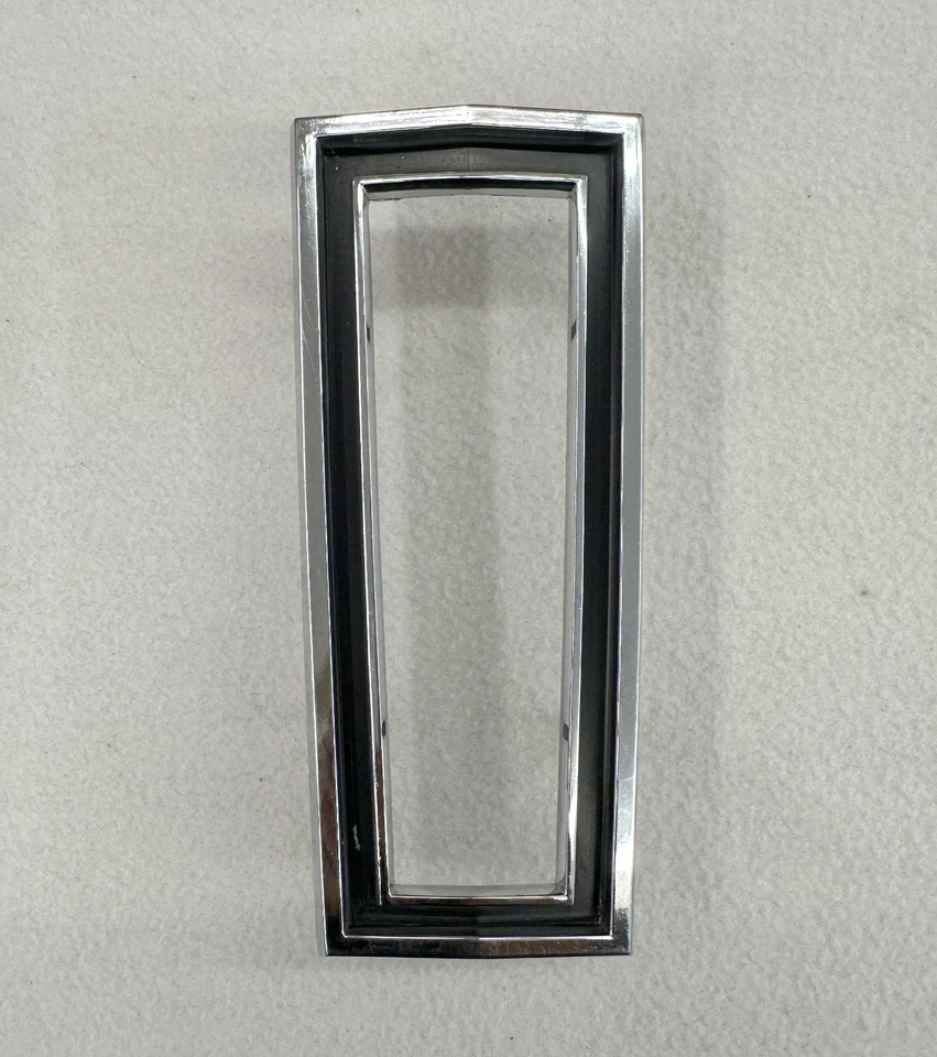 Chrysler Newport 1965 nuevo MoPar parrilla emblema bisel 2 puertas 4 puertas convertible 65 Foto 1 de 4