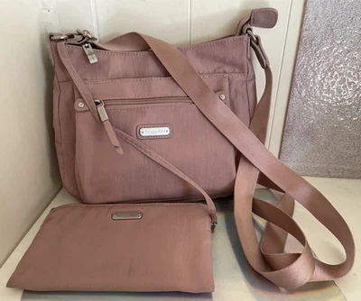 Bolso Bandolera de Bolsillo Baggallini Go Bagg con Muñequera Protegida RFID Foto 1 de 4