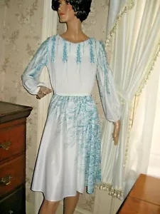 LOVELY VINTAGE 1960-70s CORA'S CLOSET PETITE WHITE - TEAL PRINT POLYESTER DRESS - Picture 1 of 8