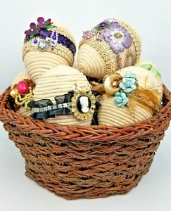 Huevos de Pascua boho envueltos en acordes Shabby Chic, joyería vintage, cinta - 3" X 4" - Imagen 1 de 10