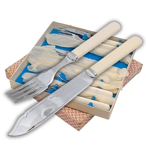 Vintage Boxed Fish Cutlery Set x12 – 6 Knives 6 Forks Chrome Plated Cream Handle - Picture 1 of 17