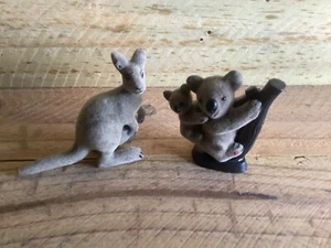 VINTAGE SMALL AUSTRALIAN FIGURINES FELT KANGAROO AND KOALA WITH JOEY - Picture 1 of 6
