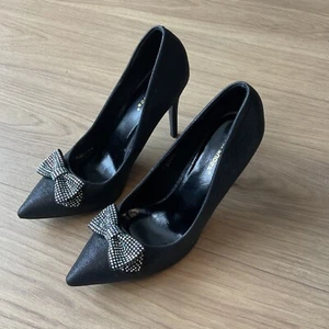Women’s Size 7 Black Shimmer Diamanté Bow Stiletto’s,work party court shoes - Picture 1 of 5