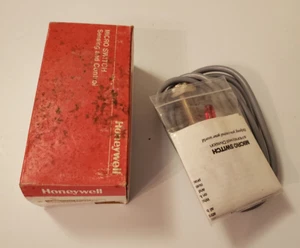 Honeywell Inductive Proximity Sensor 972CP8TM-A13P-L - Picture 1 of 3