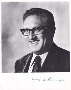 Henry Kissinger - US-Außenminister - Friedensnobelpreis 1973- original signiert - Bild 1 von 3