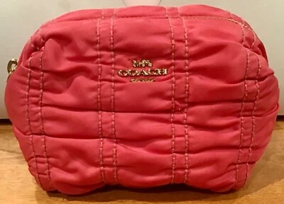 AUTÉNTICO ESTUCHE COSMÉTICO PEQUEÑO COACH ROSA CALIENTE C4224 CREMALLERA SUPERIOR USADO Foto 1 de 4