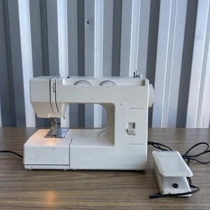 Pfaff Hobby 342 Elektronische Nähmaschine mit Fußpedal getestet - Bild 1 von 9