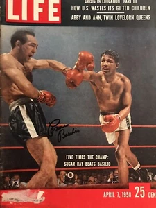 BOXING LEGEND CARMEN BASILIO SIGNED 1958 LIFE MAGAZINE HOF MIDDLEWEIGHT ROBINSON - Picture 1 of 2