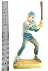 Cake topper vintage mancino giocatore di baseball e mazza in plastica (anni 70 circa) - Foto 1 di 6