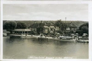 REAL PHOTOGRAPHIC POSTCARD OF THE COMPLEAT ANGLER HOTEL, MARLOW, BUCKINGHAMSHIRE - Picture 1 of 2