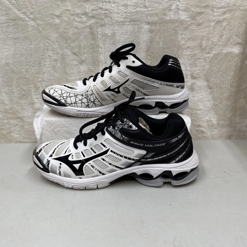 Zapatos de voleibol Mizuno Wave Voltage blancos/negros con cordones para mujer talla 8” Foto 1 de 4