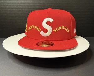 SOMBRERO SUPREME/HOMERUN S LOGO NEW ERA ROJO TALLA 7 5/8 SS25 SEMANA 12 (100% AUTÉNTICO) - Imagen 1 de 16