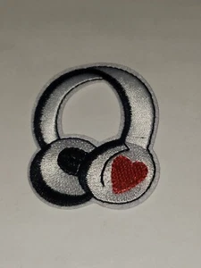Headphones Iron-On Sew-On Patch Headphone Music embroidered Earphone With Heart - Picture 1 of 3