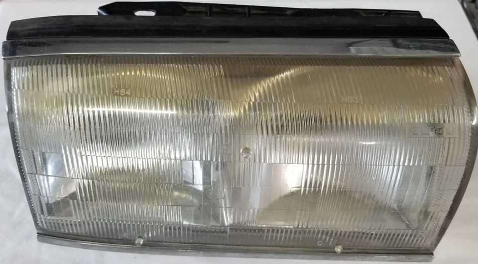 GM 16518546 1991-1993 Oldsmobile 98 noventa y ocho sedán conjunto de faros diestro OEM Foto 1 de 4