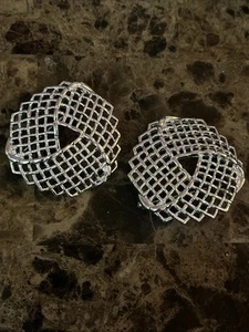 VTG Set Of 2 Sarah Coventry Silver Tone Open Weave Circle Brooches Signed - Picture 1 of 5