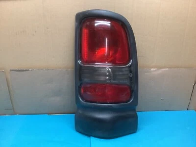 94 95 96 97 98 99 00 01 道奇 RAM 1500 尾灯右通行证。 侧面 oem 二手 — 第 1/2 张图片
