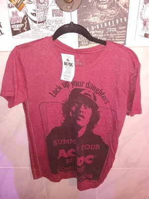 Camiseta NUEVA CON ETIQUETAS Trunk Ltd. ACDC Lock Up Your Daughter's Mediana 3-1-11 Lanzamiento Rara Foto 1 de 4