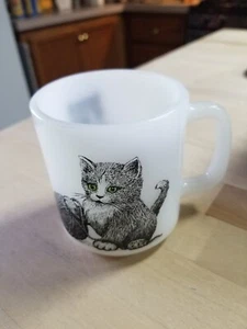 Vtg 70s Glasbake Milk Glass Mug Kitten W/ Yarn - Picture 1 of 2