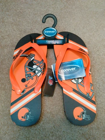NEW! Cleveland Browns Flip Flop Sandals Sz S Unisex 7-8  AWESOME! Cover