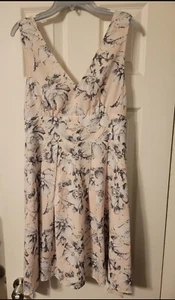 Victoria's Secret Dress Size 4 Sleeveless V-Neck Fit-Flared Tie Belted Floral - Picture 1 of 9