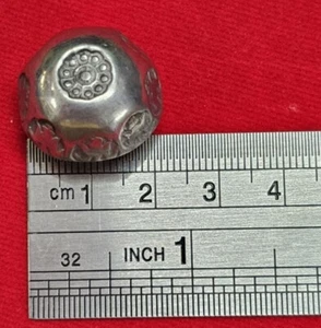 Thai Antique Pod Duang Money Thailand Rare Collectibles 2 cm. - Picture 1 of 4