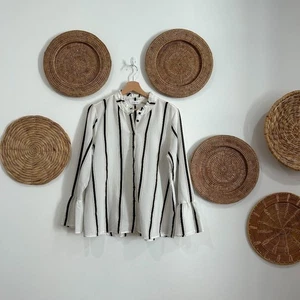 Blusa grande Calvin Klein blanca neutra negra con botones a rayas manga larga campana - Imagen 1 de 7