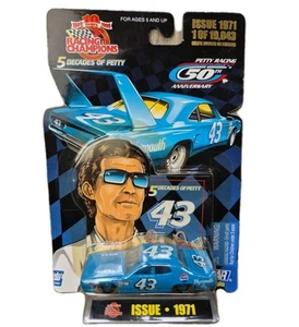 RACING CHAMPIONS RICHARD PETTY 5 DECADES OF PETTY 1971 PLYMOUTH CHAMPION 1/64 - Bild 1 von 2