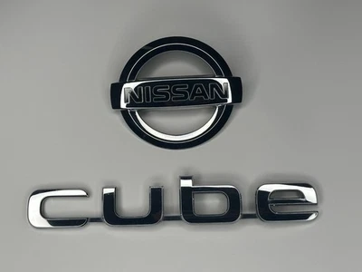 2009-2014 Nissan Cube porta traseira porta-malas emblema logotipo conjunto fabricante de equipamento original - Imagem 1 de 4