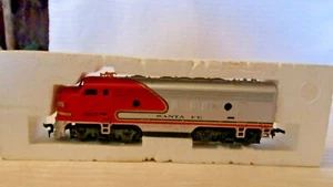 HO Scale Tyco F7A Unit Diesel Locomotive Santa Fe Warbonnet #4015 - Picture 1 of 5