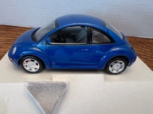 1999 VW NEW BEETLE 1/25 scale - PROMO MODEL BY REVELL, BLUE , IN ORIGINAL BOX - Picture 1 of 10