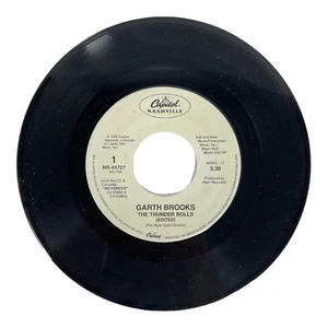 Garth Brooks – The Thunder Rolls / Victim Of The Game 7" Vinyl 1990 Capitol - Picture 1 of 2