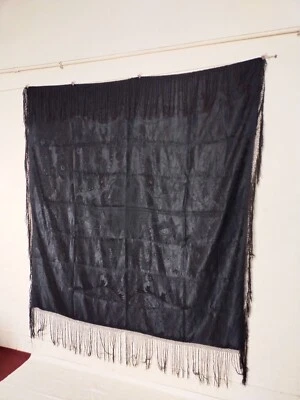 Hermoso chal brocado de seda vintage flecos piano brocado tejido tipo textil Foto 1 de 4