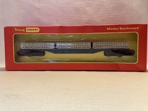 TRIANG HORNBY R632 BR Freightliner Wagon con 3 contenedores de 20 pies - Imagen 1 de 8
