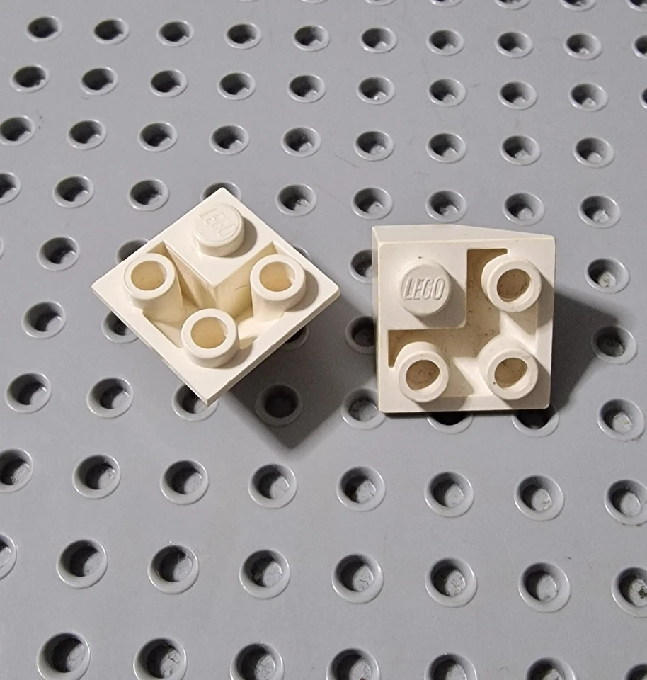 LEGO Dachstein Ecke Negativ 2 Stück Weiß 2x2 White Slope Inverted 3676 A136 - Bild 1 von 1