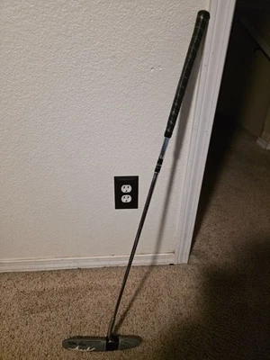 Pat Simmons Tiger Shark Great White  Putter 35" RH 7” Blade WITH COVER - Image 1 of 3