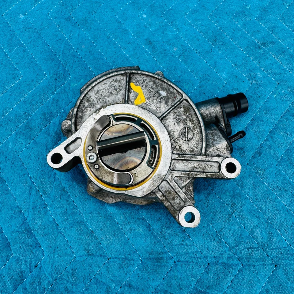 Bomba de vacío derecha BMW 650i 2012-2017 4,4 L V8 N63 OEM 11668605976 Foto 1 de 4