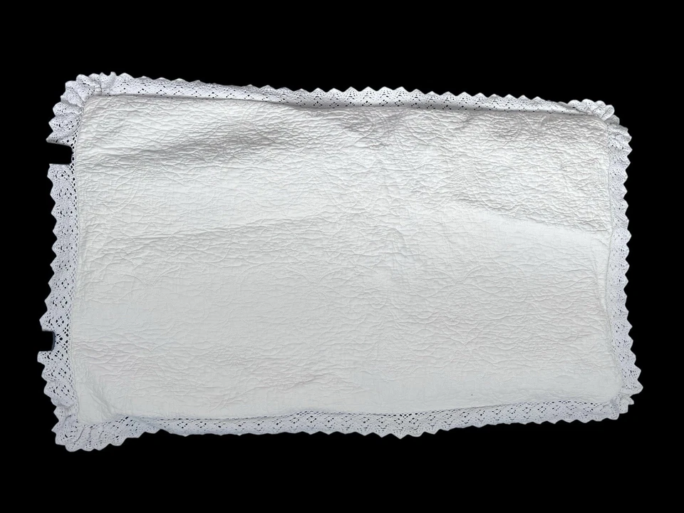 Juego 2 fundas de almohada Laura Ashley blancas acolchadas King ribete de encaje Cottagecore Foto 1 de 4