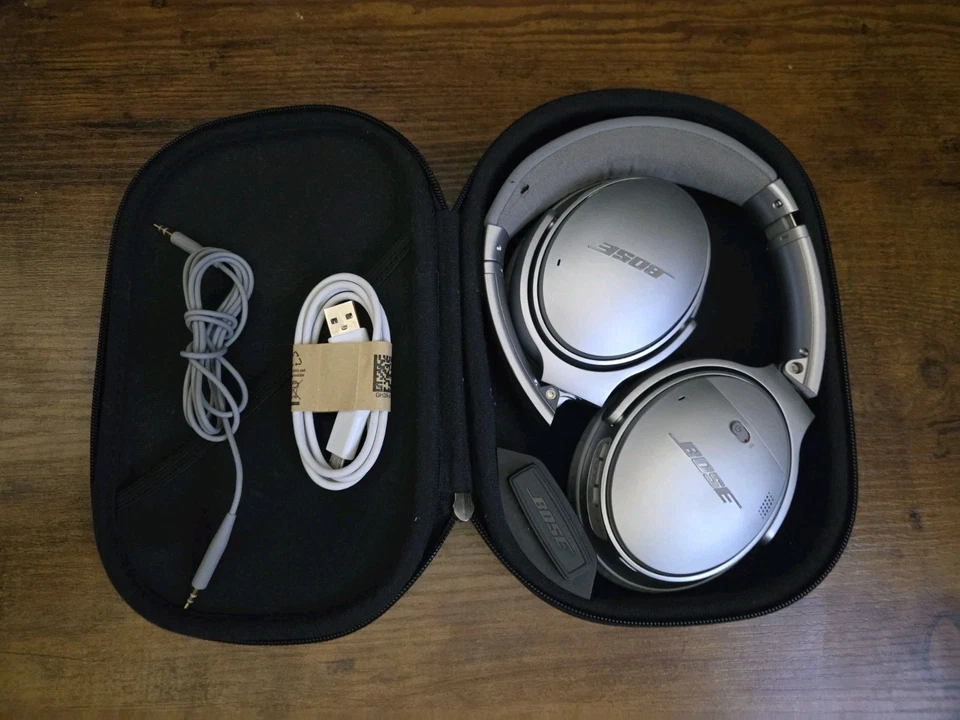 Bose QuietComfort 35 II Noise Cancelling Headphones QC35 in Series I Case - Image 1 of 1