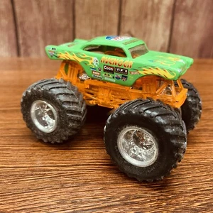 Monster Truck Hot Wheels Monster Jam Avenger 2012 Edge Glow 1:64 - Imagen 1 de 7