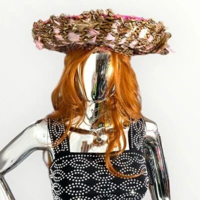 Sombrero de Pluma Rosa Caliente Mr. John Excello De Colección 100% Lana Iglesia Kentucky Derby Foto 1 de 4