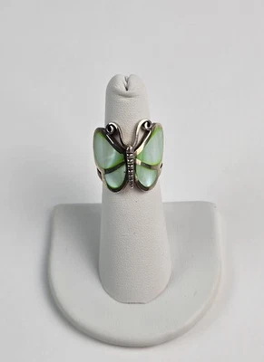 Anillo de mariposa curvado de plata de ley teñido alas verdes concha mop talla 5,5 Foto 1 de 4