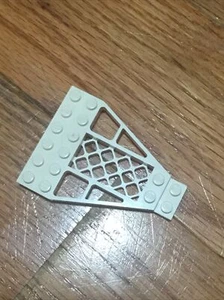 LEGO: Wing 8 x 6⅔ (#30036) Grille White - Picture 1 of 1