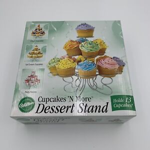 Nieuwe aanbiedingCupcake Stand By Wilton Holds 13 Cupcakes New