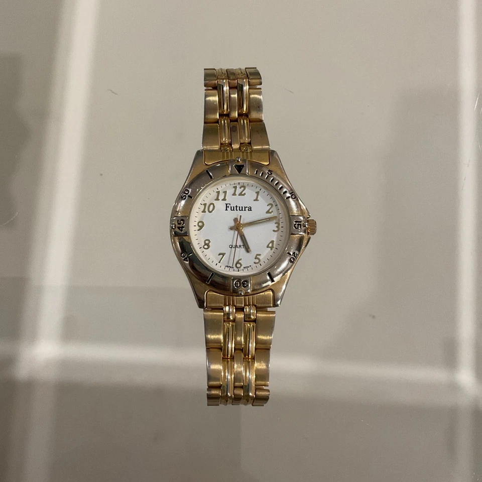 Reloj Futura Cuarzo Tono Dorado Foto 1 de 4