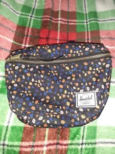 Herschel Fanny Pack/Waist Bag Floral Zip Close Adjustable EUC Unisex - Picture 1 of 4