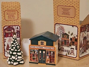 Set Avon McConnell's Corner General Store 1982 vaso ceramica con albero della città NOS C-Mas - Foto 1 di 8